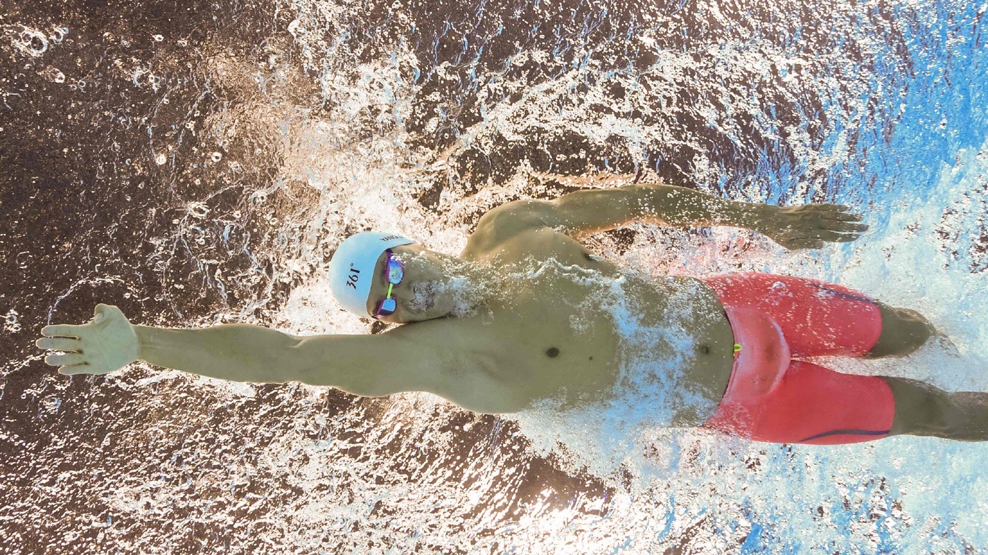 电竞赛场焦点！克罗地亚队对阵荷兰队，超级对决，球迷热情点燃赛场